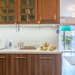 Bright Newly Renovated Near & Center+ac *