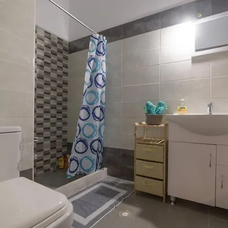 아파트 Bright Newly Renovated Near & Center+ac *
