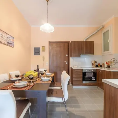 Bright Newly Renovated Near & Center+ac 아파트 *