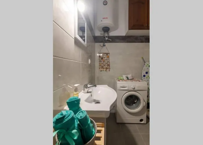 Bright Newly Renovated Near & Center+ac Apartament